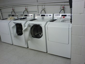 Fyra tvättmaskiner
